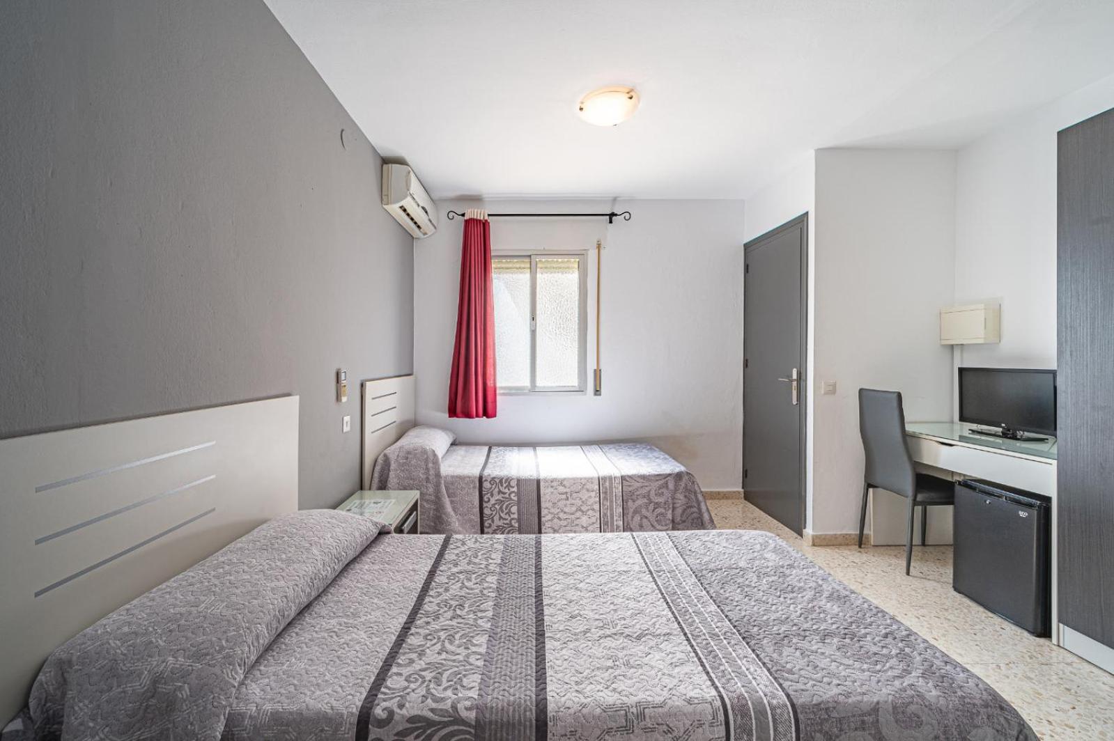 Hostal Ocana Manilva Bagian luar foto