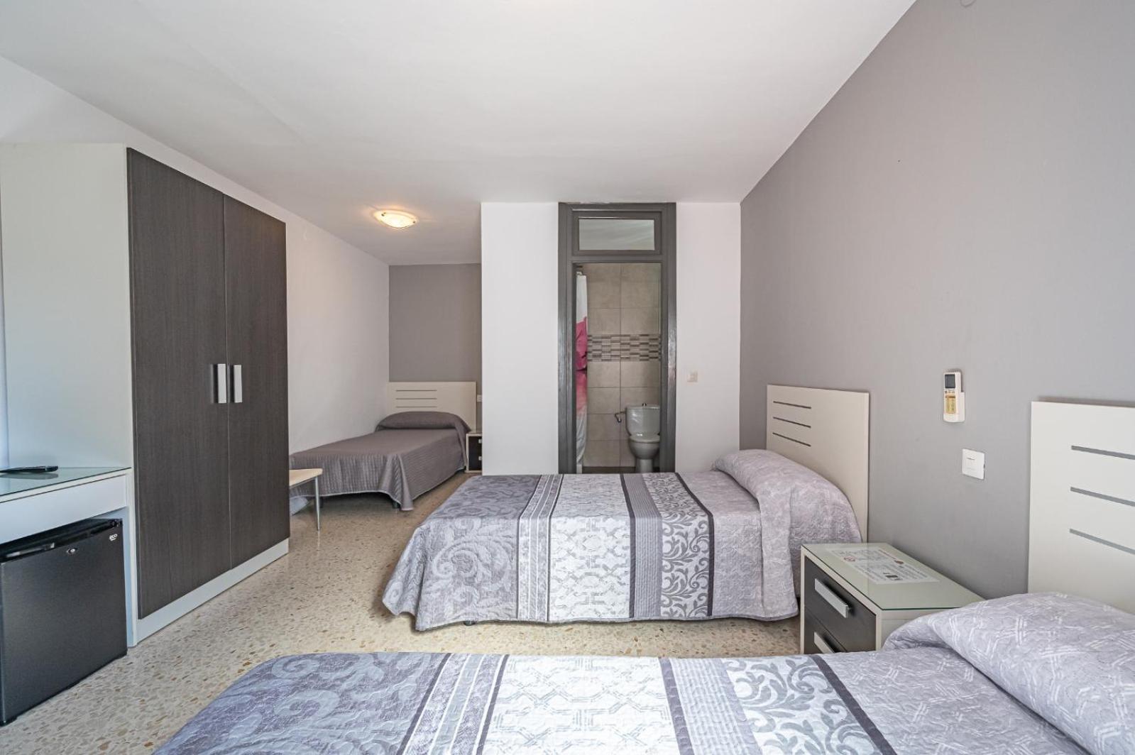 Hostal Ocana Manilva Bagian luar foto